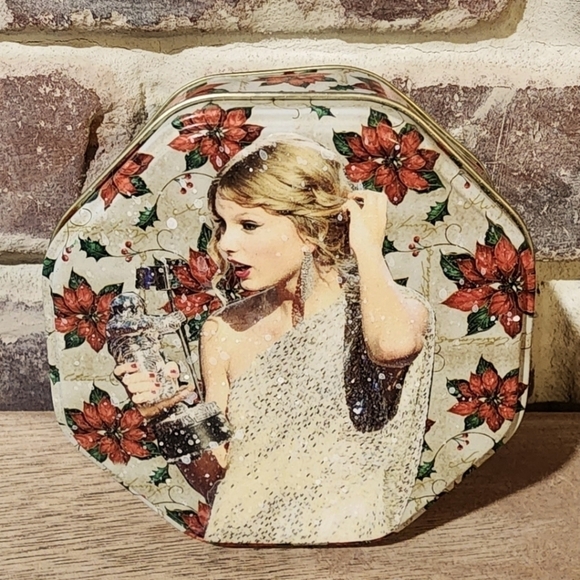 Taylor Swift Evermore Fearless Handmade Holiday Tin w/ 6 Friendship Bracelets - Picture 1 of 15